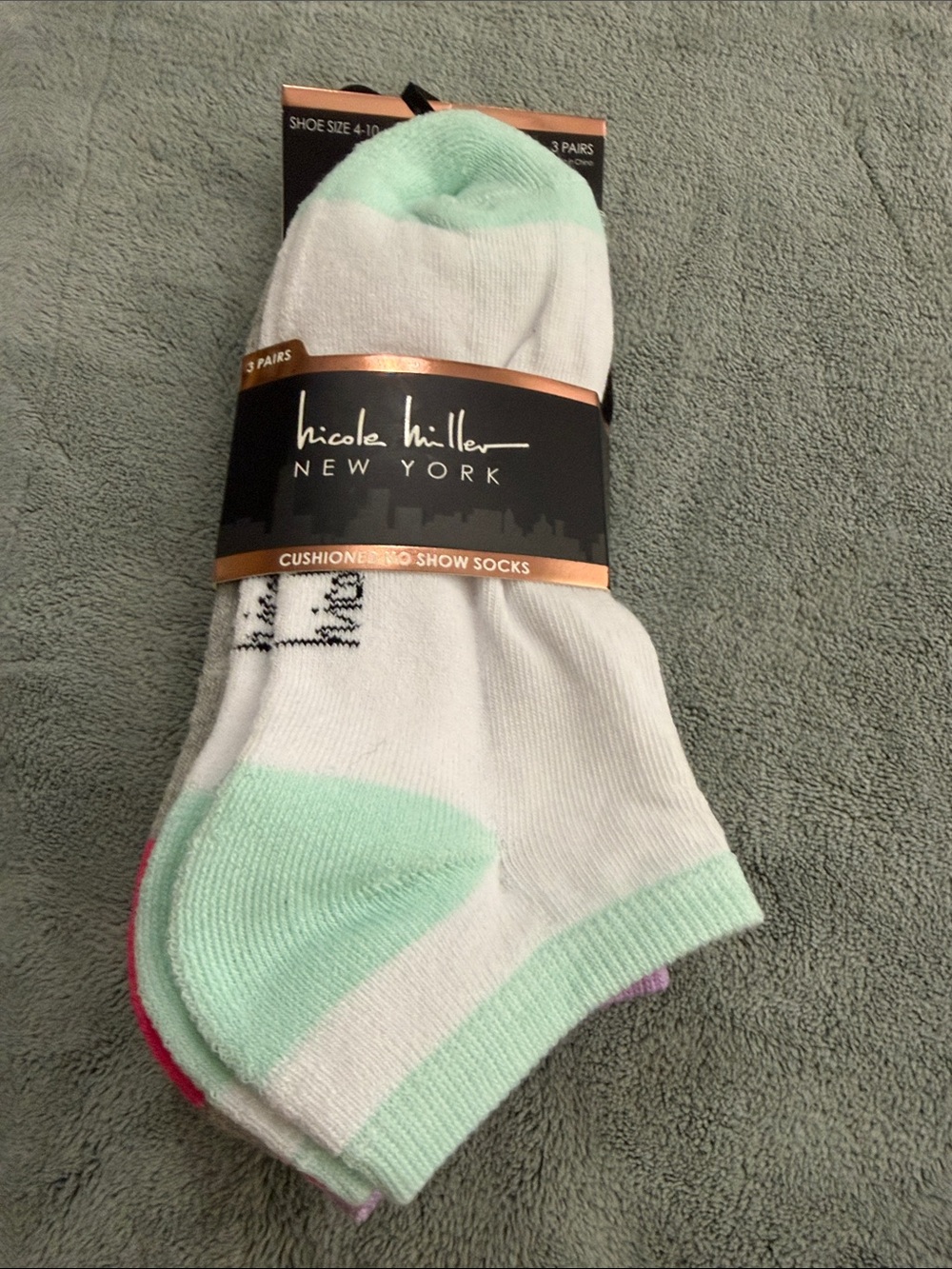 Nicole Miller New York Men’s Cushioned No-Show Athletic Socks in Mint and White